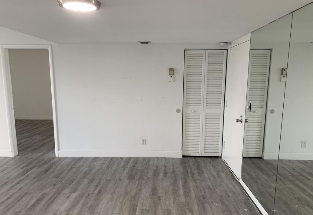 2425 Presidential Way - Photo 5