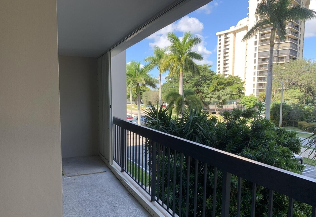 2425 Presidential Way - Photo 7
