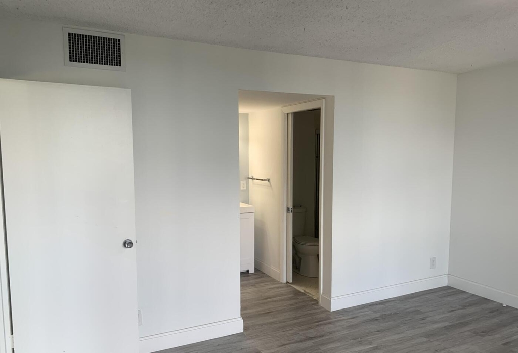 2425 Presidential Way - Photo 11