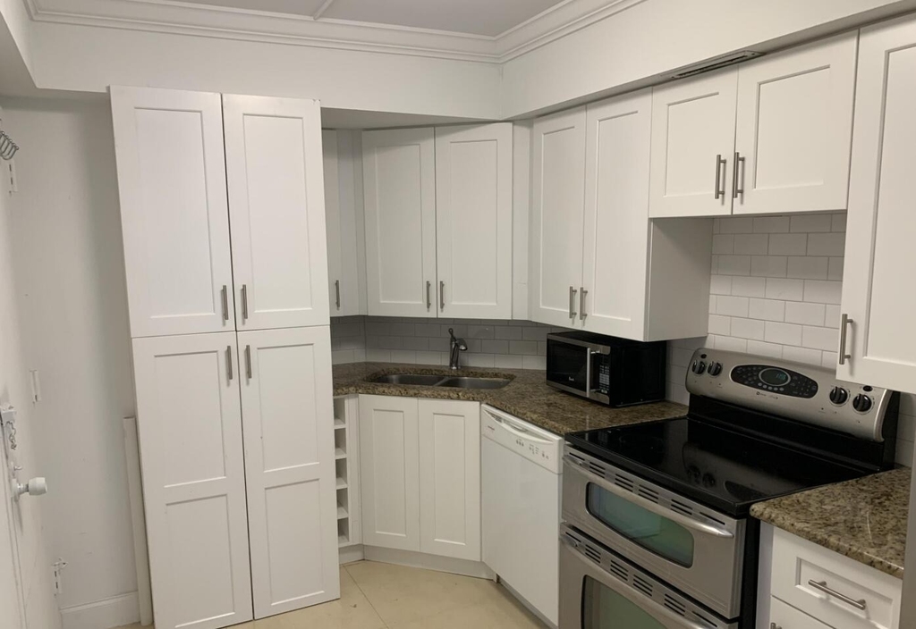 2425 Presidential Way - Photo 4