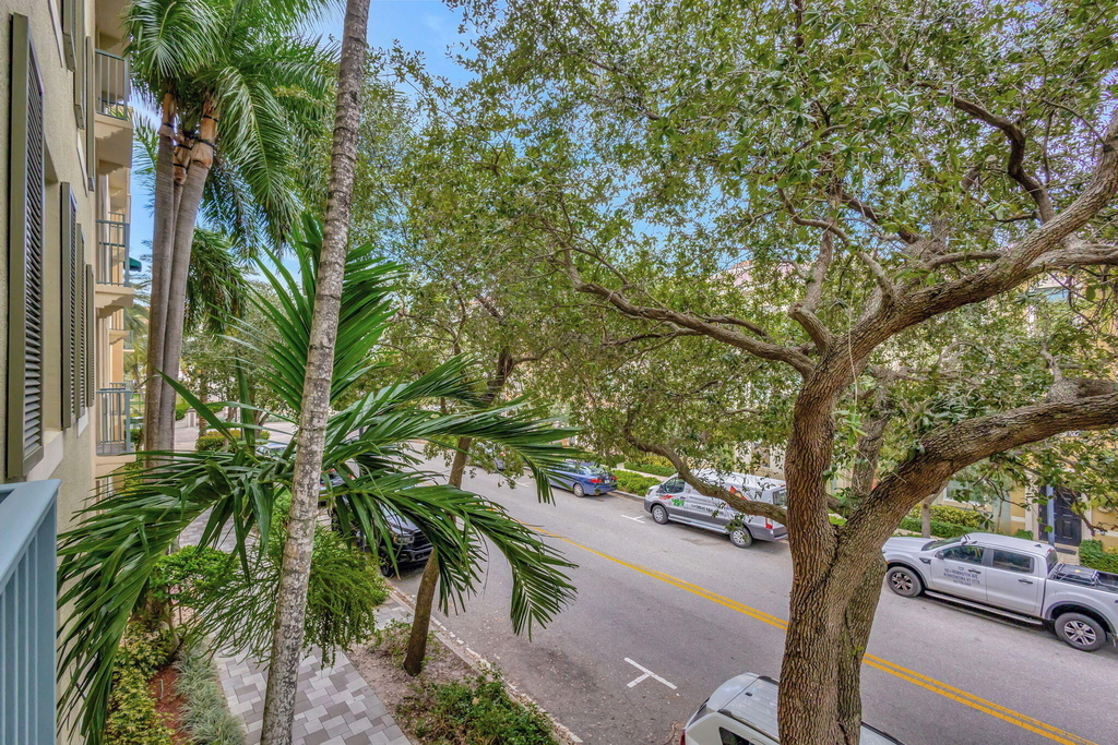 630 S Sapodilla Avenue - Photo 0