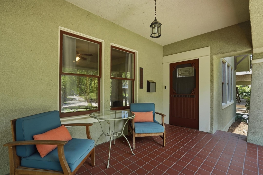 2212 Hurley Avenue - Photo 2
