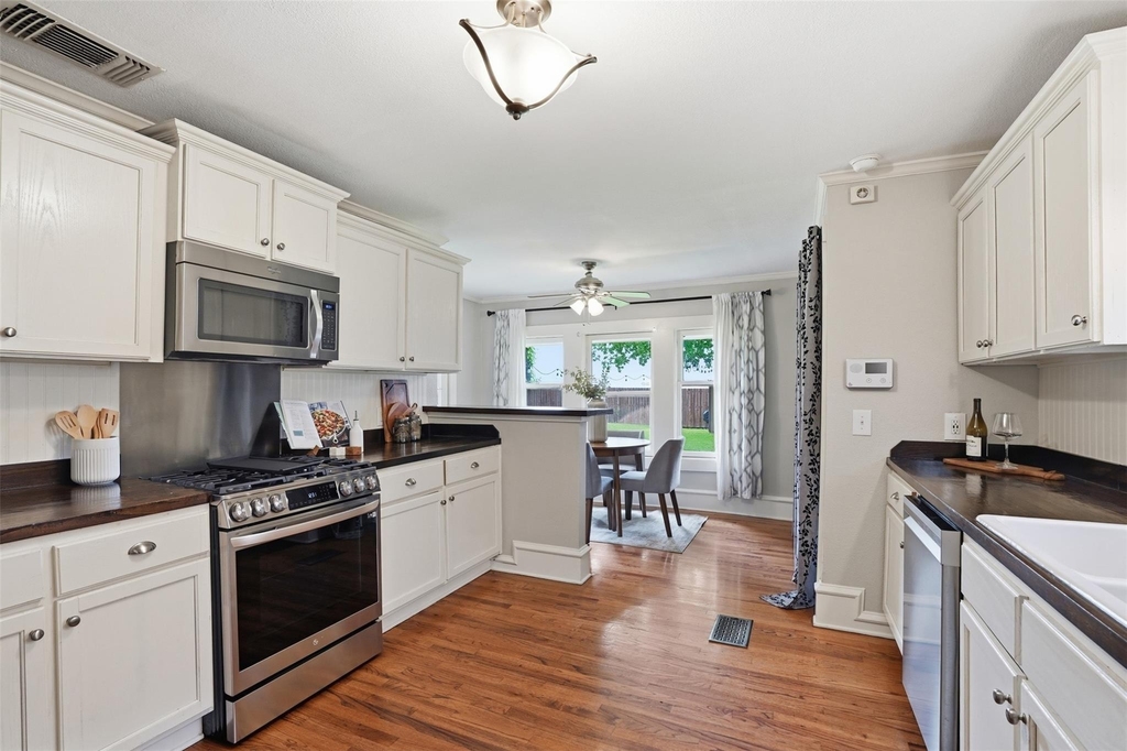 2212 Hurley Avenue - Photo 5