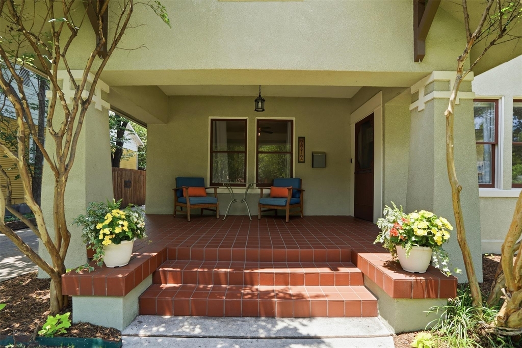 2212 Hurley Avenue - Photo 1