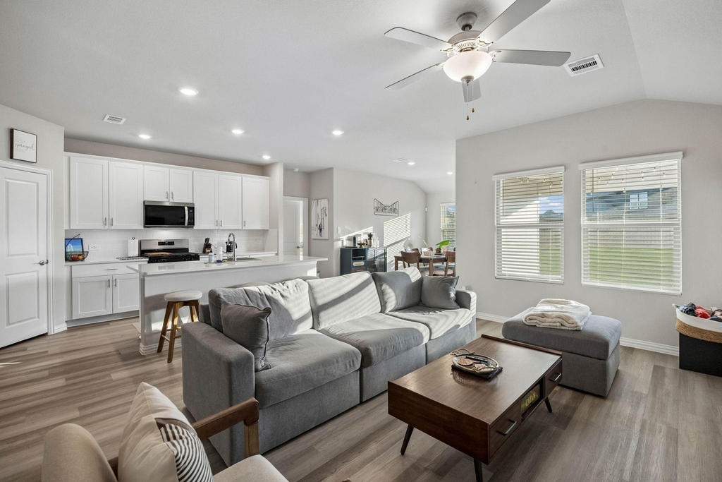 2255 Cliff Springs Drive - Photo 4