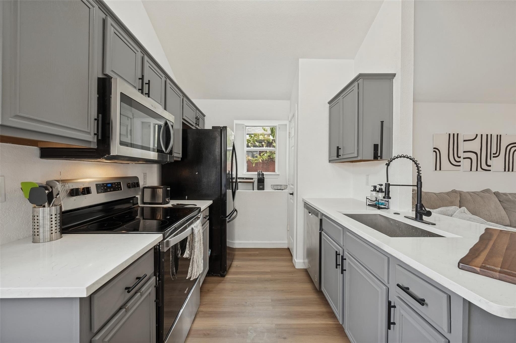 1063 Port Sullivan Drive - Photo 3