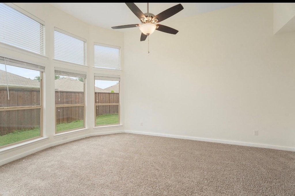 1413 Nightingale Drive - Photo 4
