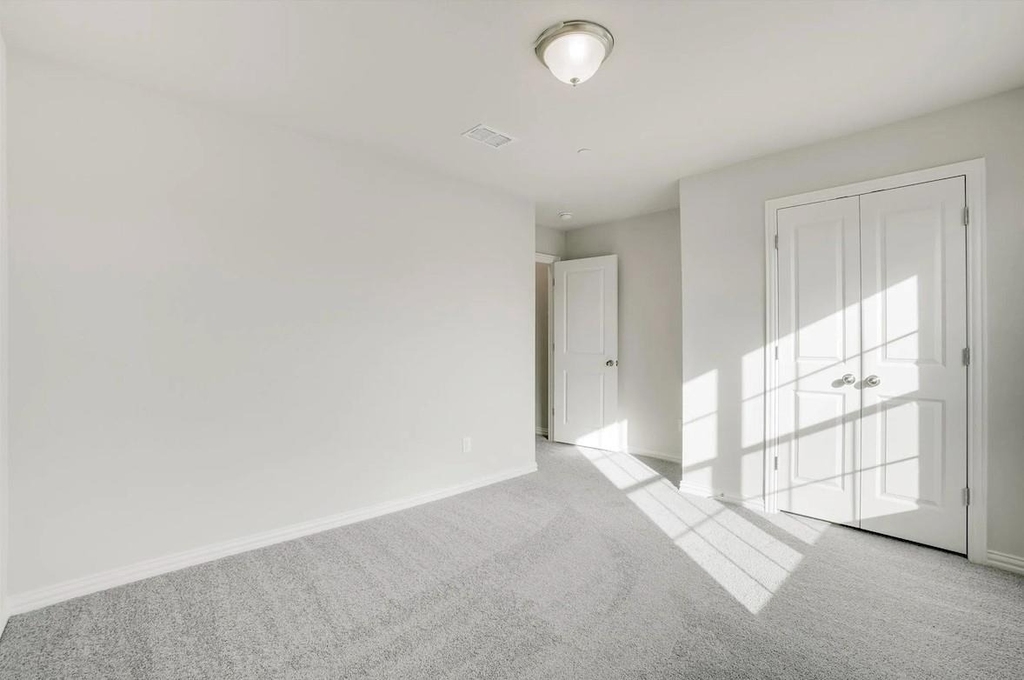 1127 Rusk Way - Photo 15