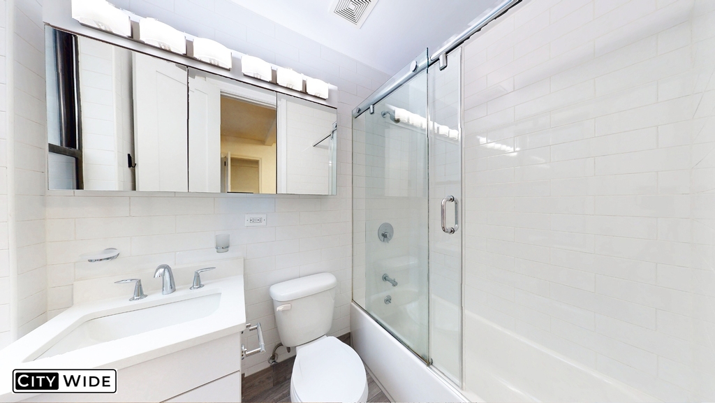 140 East 46th Street - Photo 3