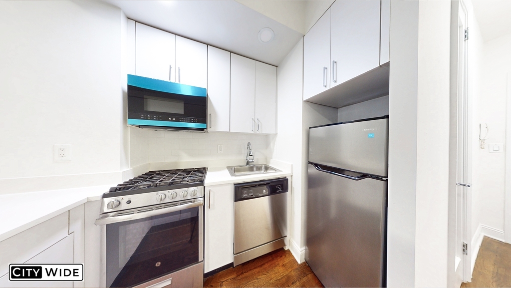 140 East 46th Street - Photo 2