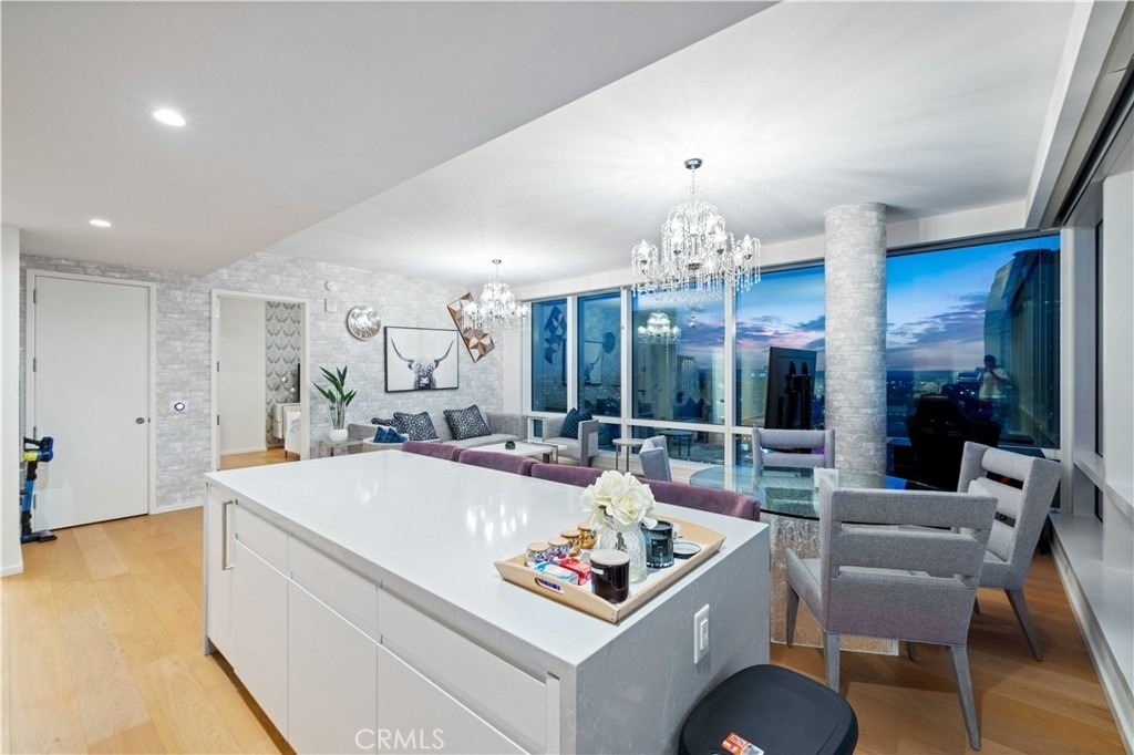 877 Francisco St - Photo 11