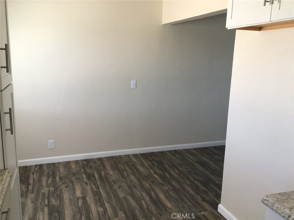 44254 Beech Avenue - Photo 3