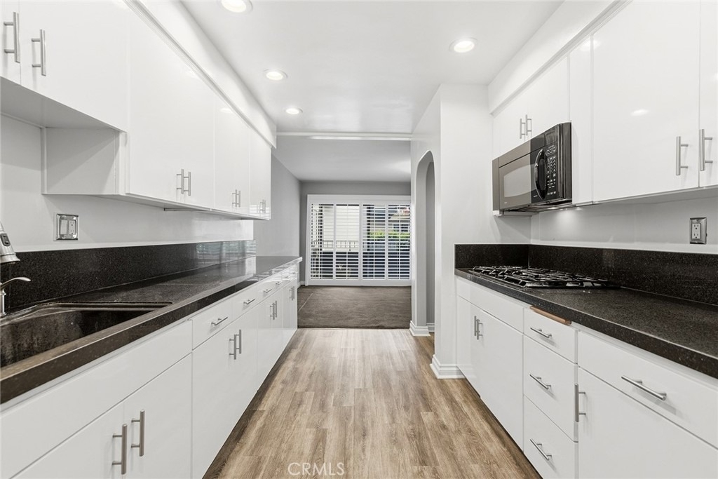 16012 Moorpark - Photo 10