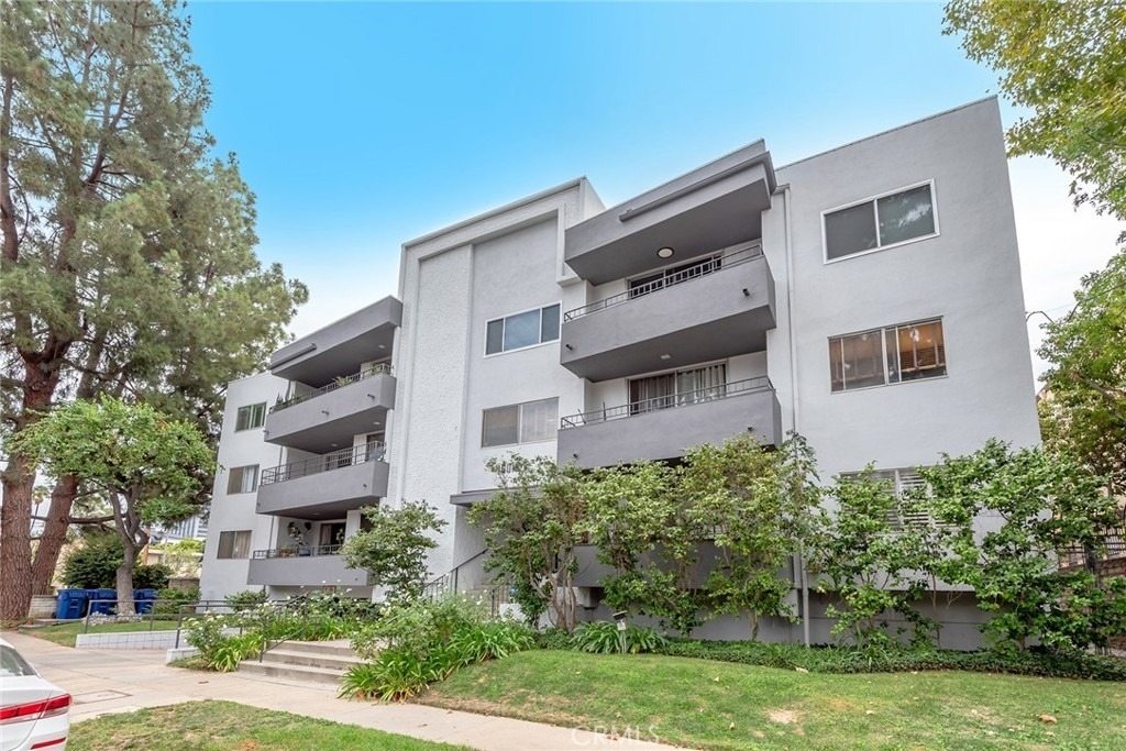 16012 Moorpark - Photo 0