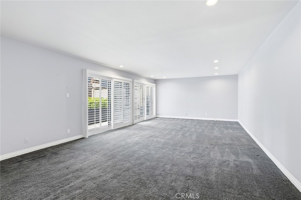 16012 Moorpark - Photo 3