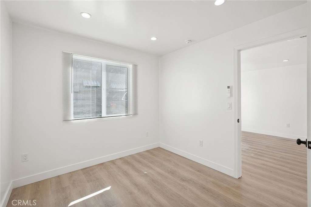 5842 Lexington Avenue - Photo 8