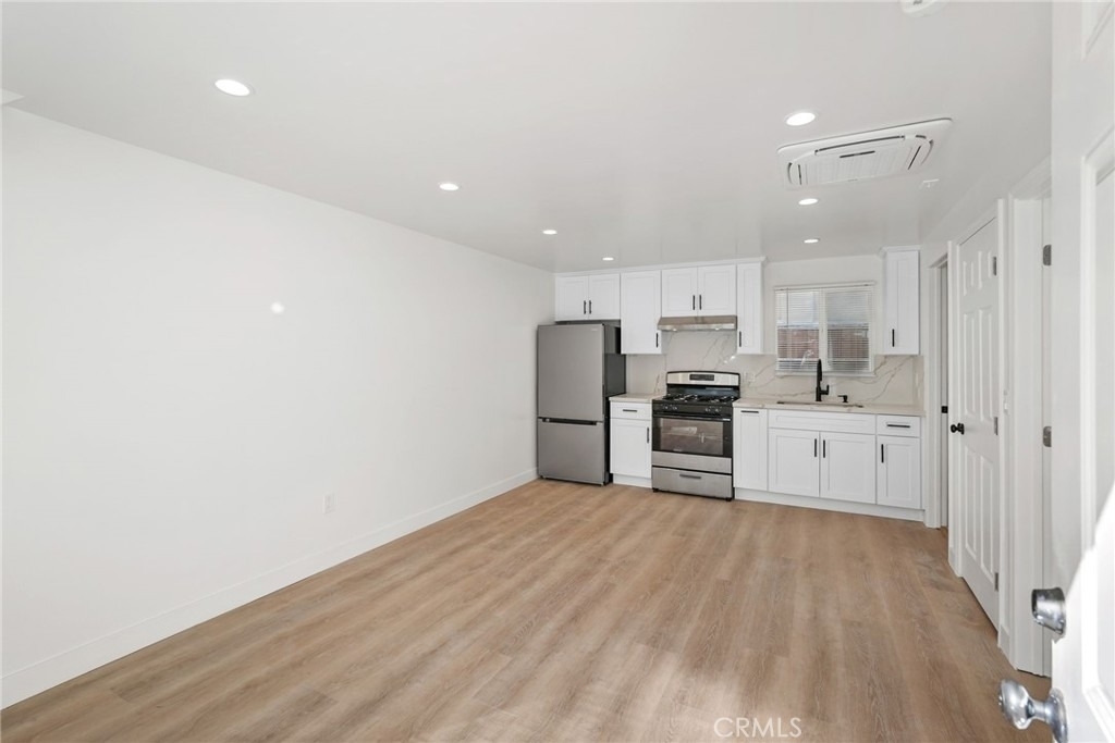 5842 Lexington Avenue - Photo 2