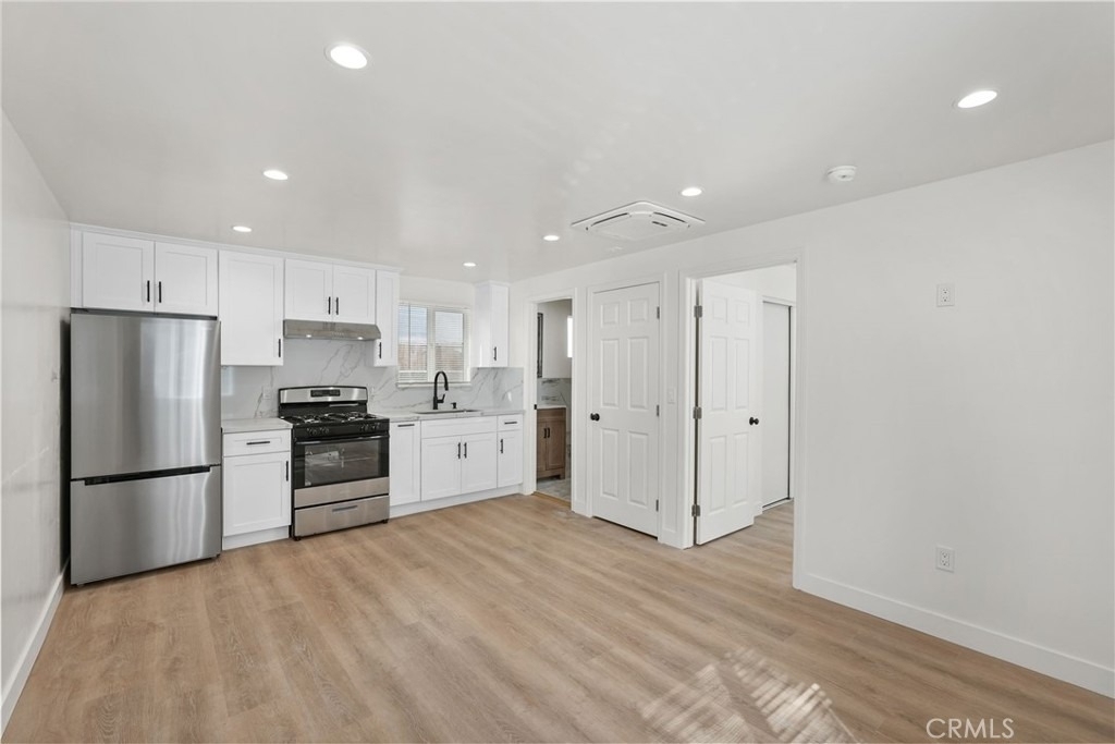 5842 Lexington Avenue - Photo 3