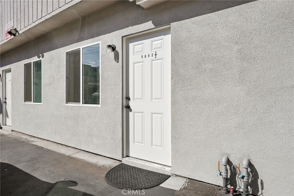 5842 Lexington Avenue - Photo 0