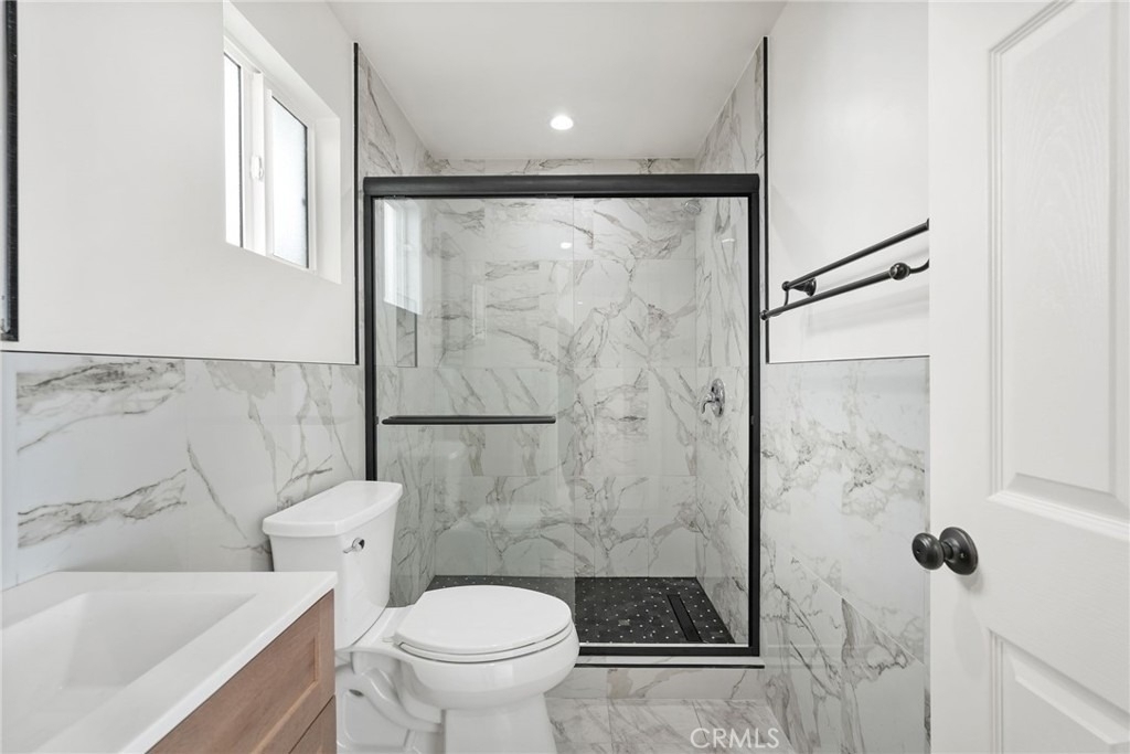 5842 Lexington Avenue - Photo 11