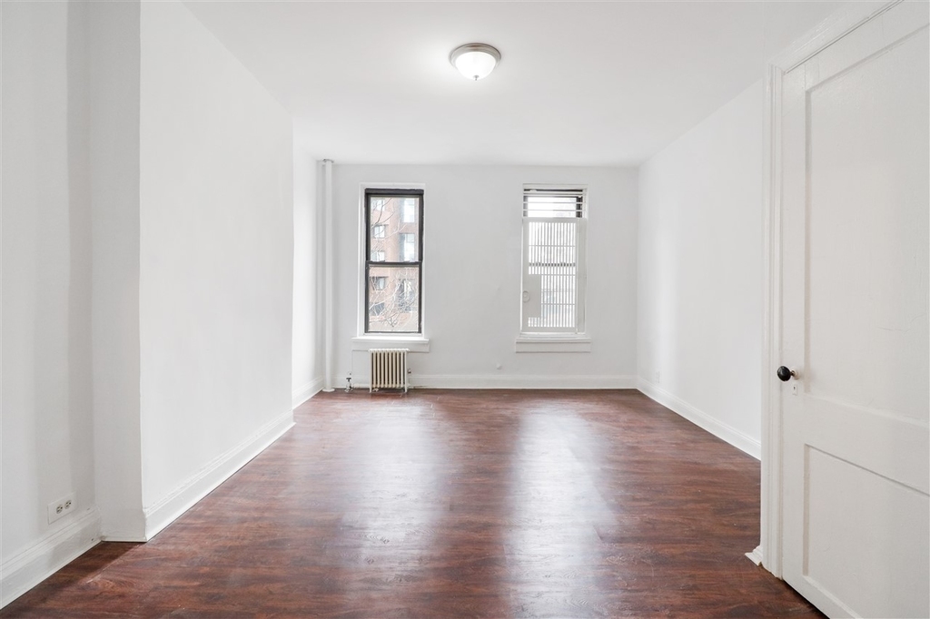 109th Street and 1st Avenue  - Photo 0