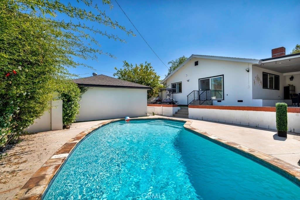 6954 Woodlake Avenue - Photo 38