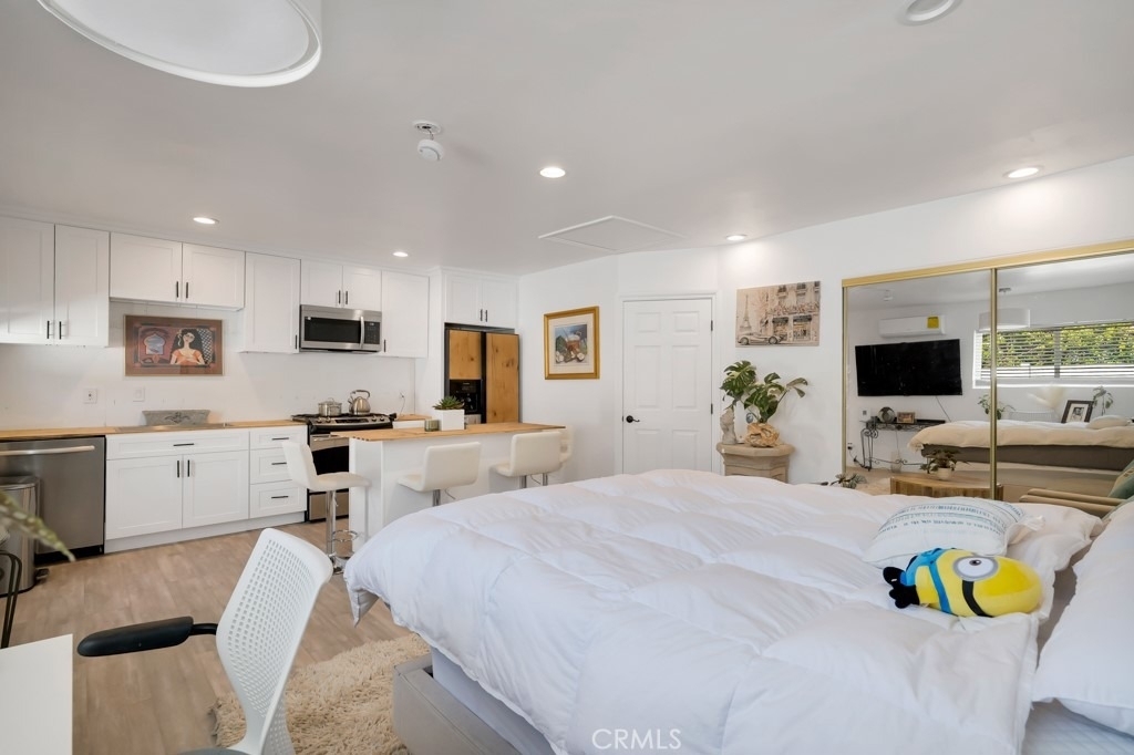 6954 Woodlake Avenue - Photo 29