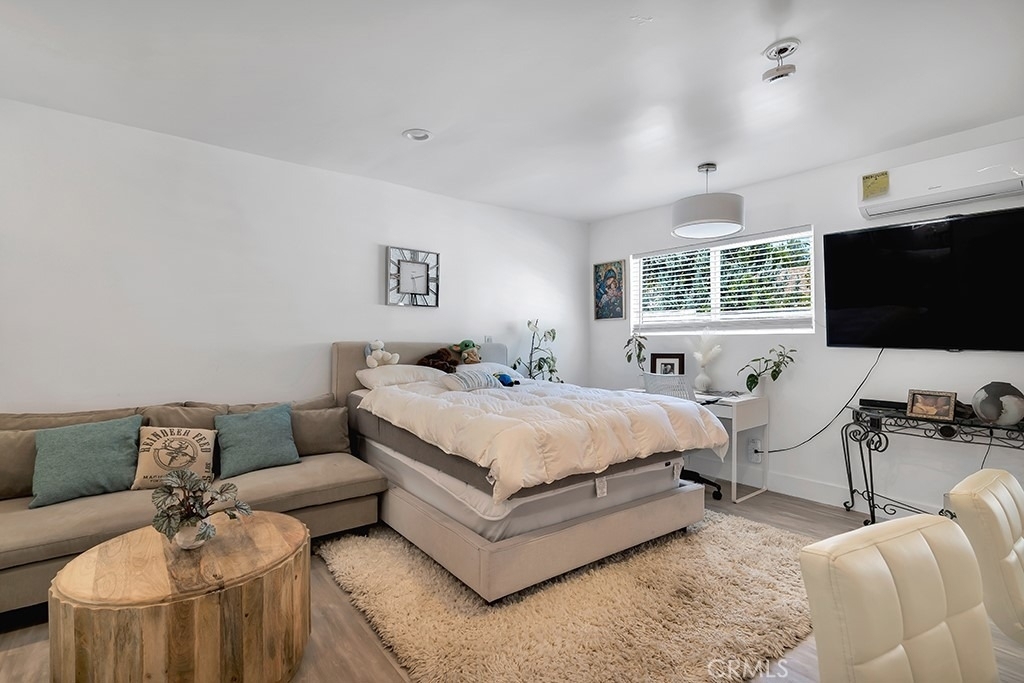 6954 Woodlake Avenue - Photo 33