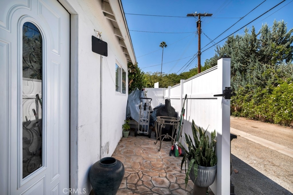 6954 Woodlake Avenue - Photo 28