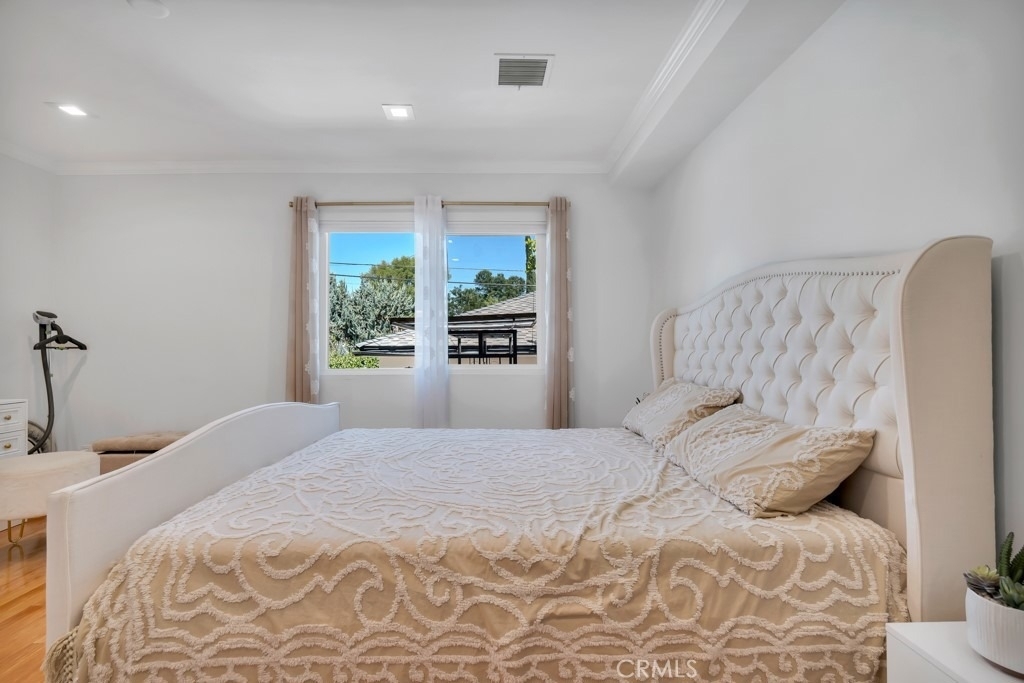 6954 Woodlake Avenue - Photo 15