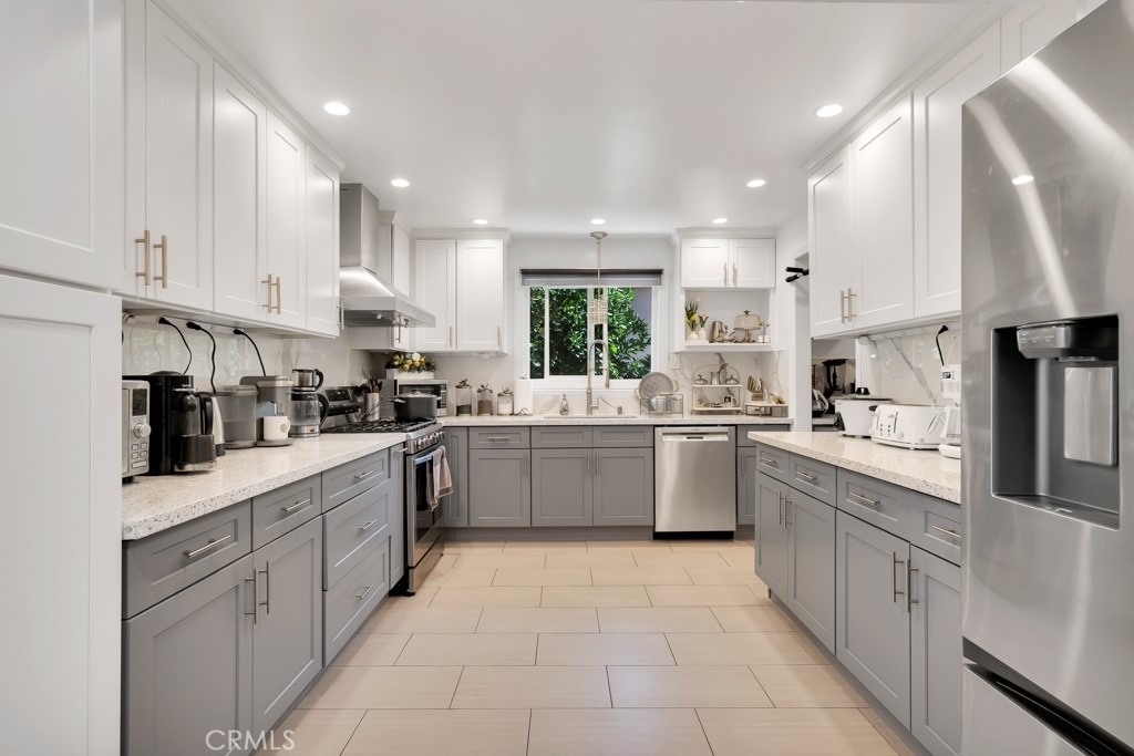 6954 Woodlake Avenue - Photo 9