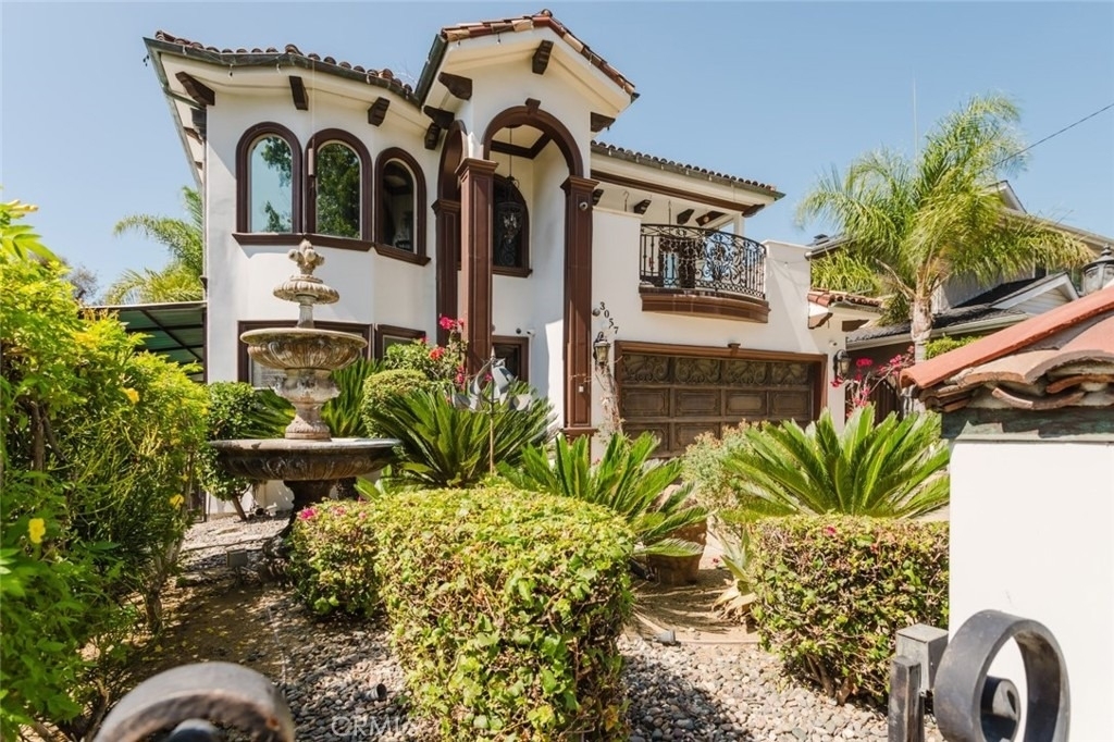 3057 N Naomi Street - Photo 0