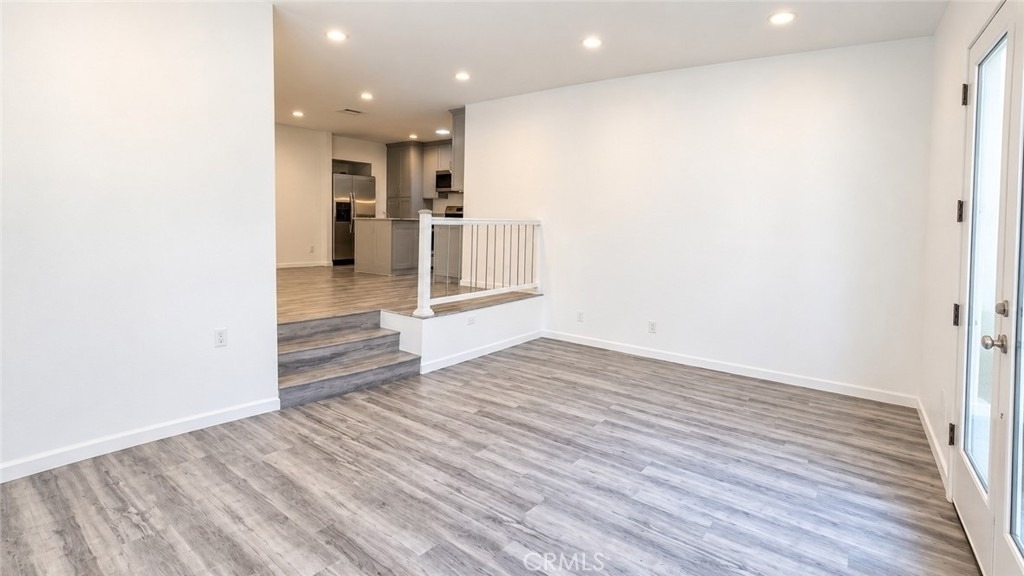 4615 1/2 Saloma Avenue - Photo 9