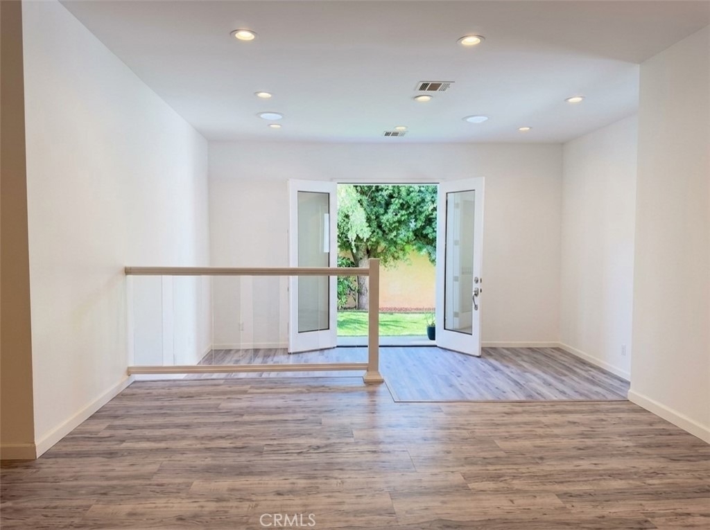 4615 1/2 Saloma Avenue - Photo 10