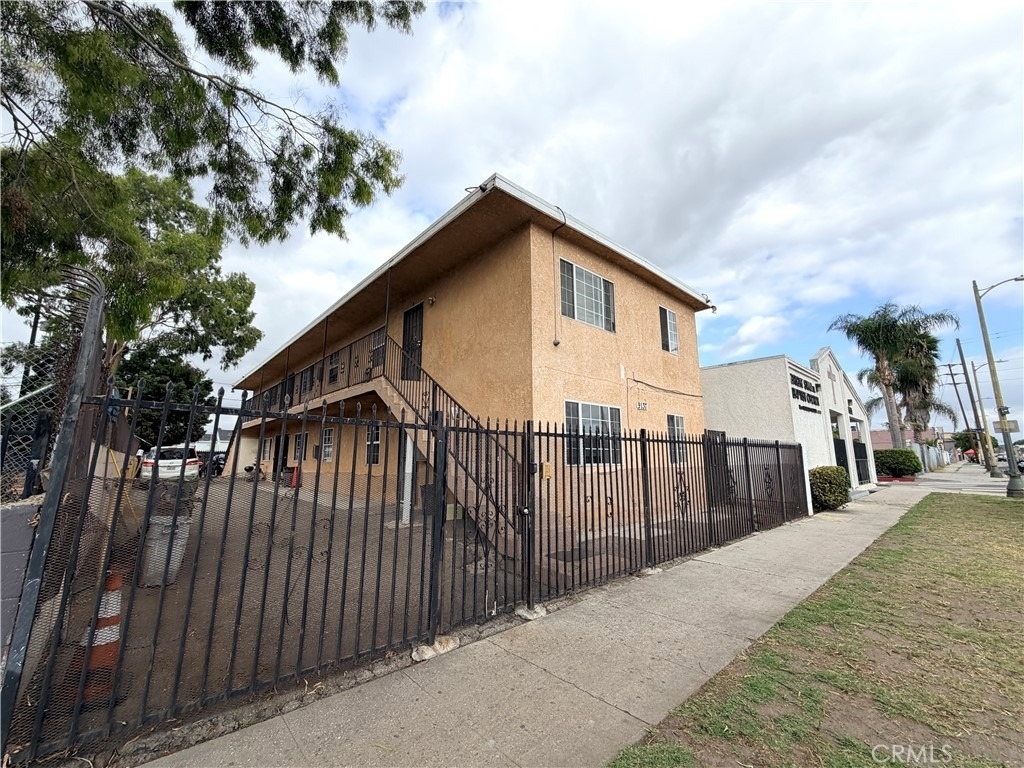 9137 S Broadway - Photo 0