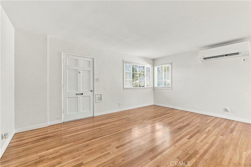 8326 Barnsley Avenue - Photo 7