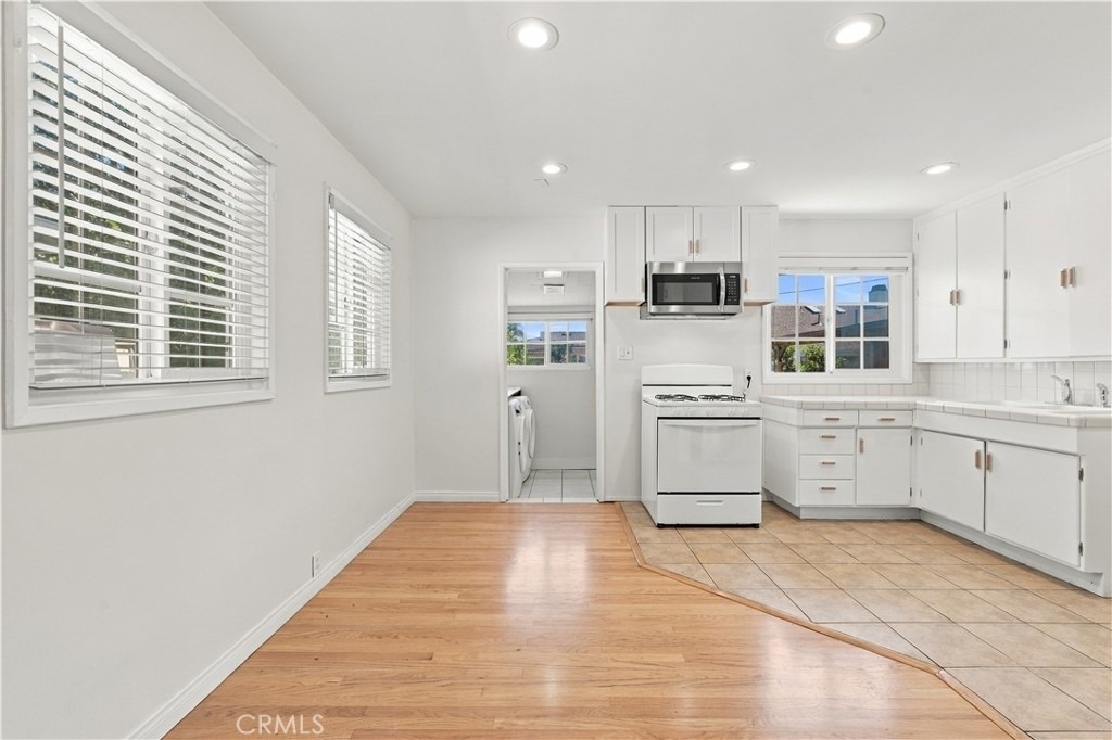 8326 Barnsley Avenue - Photo 9