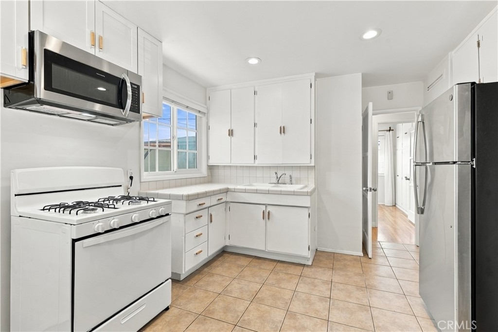 8326 Barnsley Avenue - Photo 12