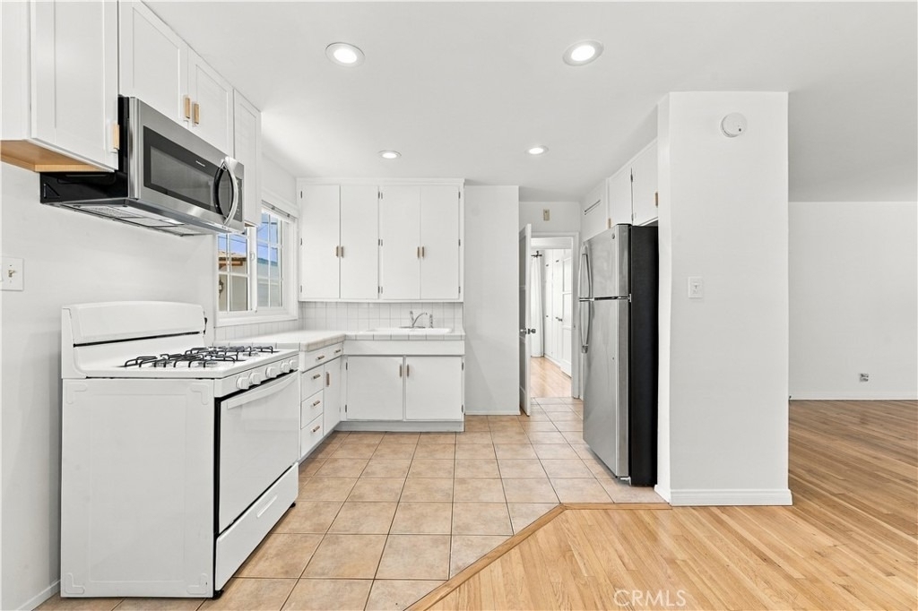 8326 Barnsley Avenue - Photo 13