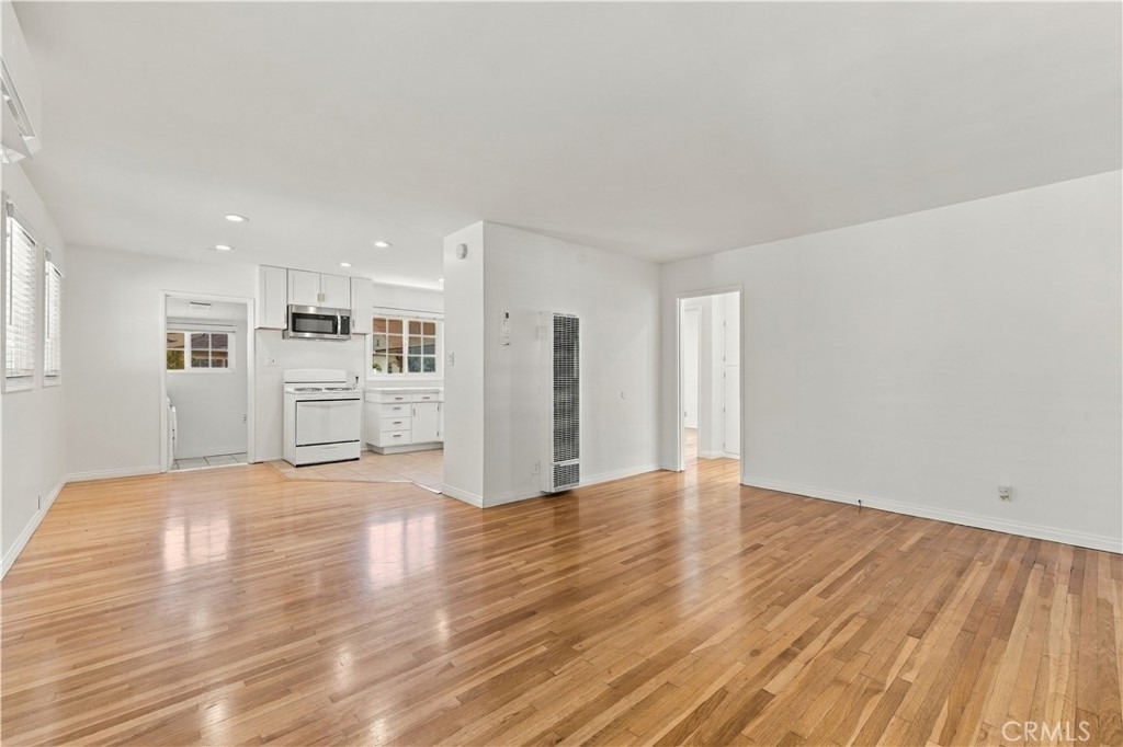 8326 Barnsley Avenue - Photo 5