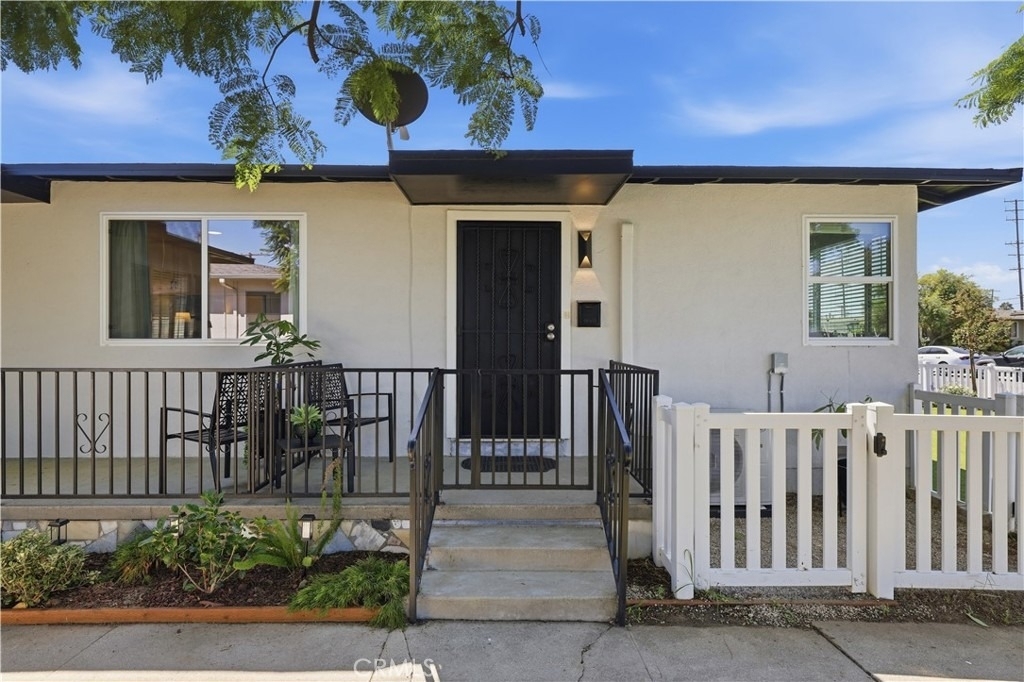 8324 Barnsley Avenue - Photo 2