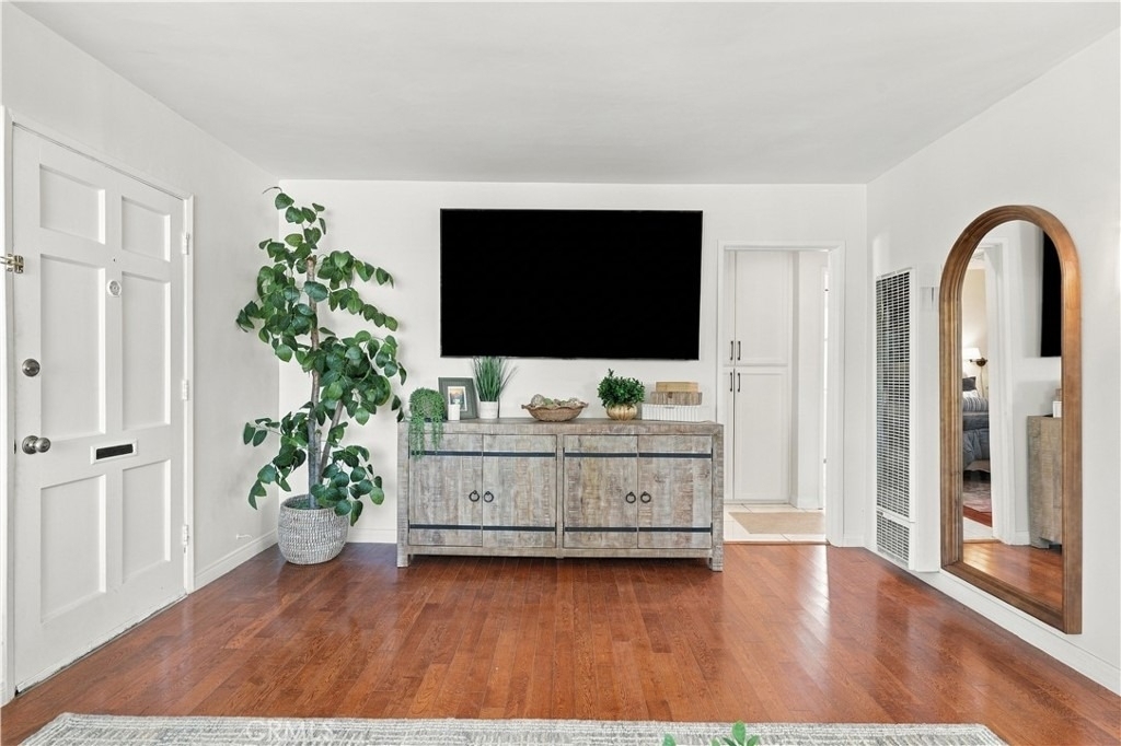 8324 Barnsley Avenue - Photo 4