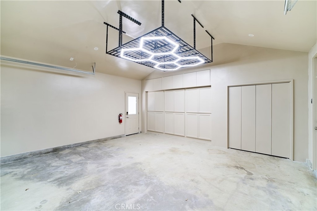 1119 Crestview Drive - Photo 2