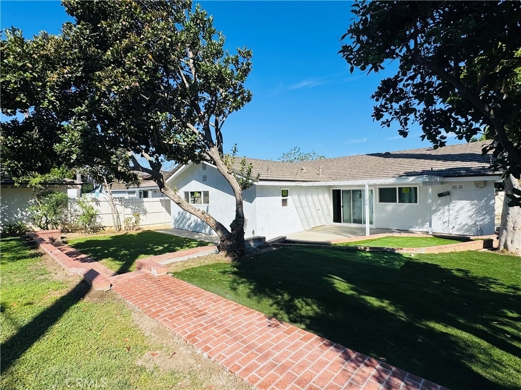 5140 E Los Flores - Photo 1