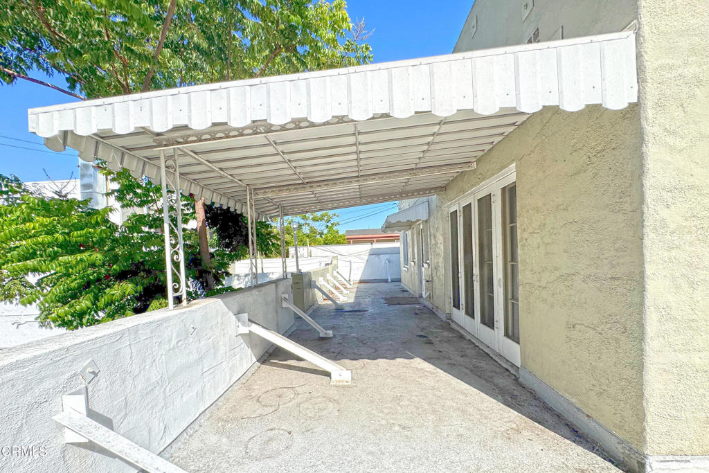 1615 1/2 E Washington Boulevard - Photo 3