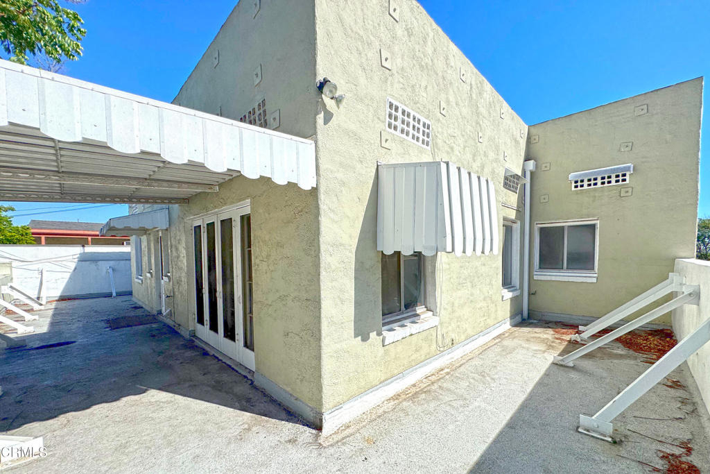 1615 1/2 E Washington Boulevard - Photo 2