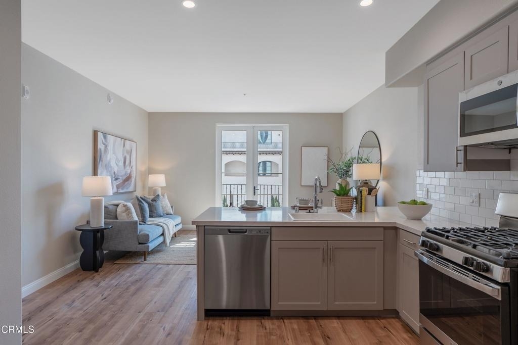 111 N Madison Avenue - Photo 4