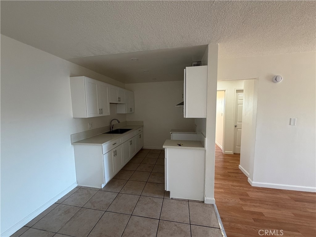 737 E 5th - Photo 11
