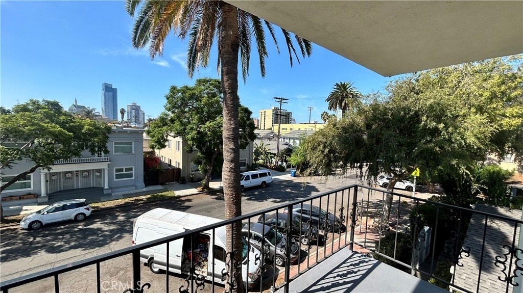 737 E 5th - Photo 0