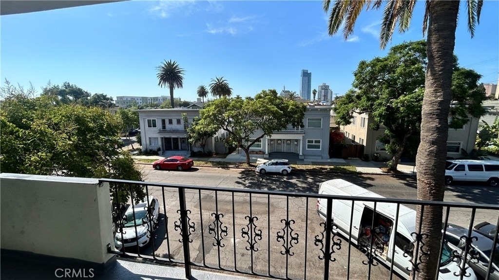 737 E 5th - Photo 1